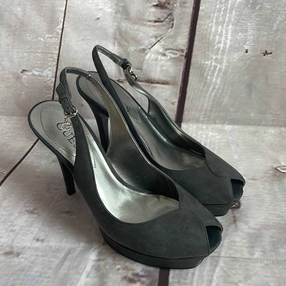 Guess Suede peep toe Heels in size 7.5 NIB!